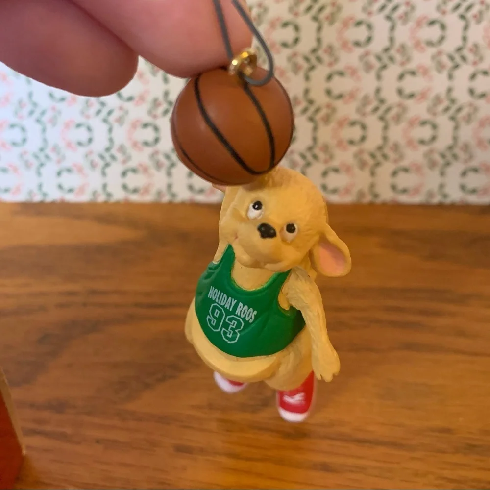 Hallmark Keepsake Ornament “Dunkin Roo” 1993